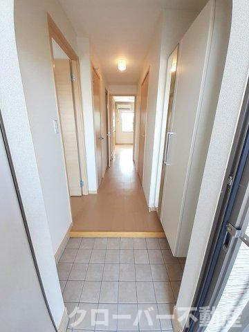 クローバー　ポンドＥの玄関