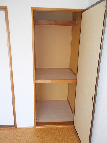 メゾン・ド・レスカール Aの収納