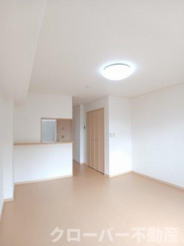 ハイツ　コンチェルトＢの居間・リビング