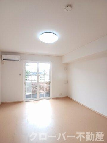 ハイツ　コンチェルトＢの居間・リビング