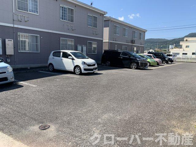 リーヴメゾン北館　Ｃの駐車場