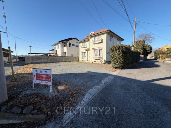 前橋市樋越町中古一戸建ての前面道路含む現地写真