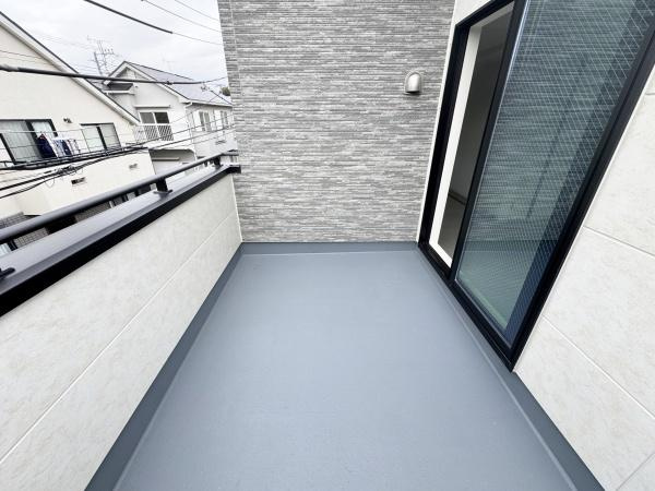 世田谷区砧１丁目の新築一戸建のバルコニー|日当たりのよいバルコニー
