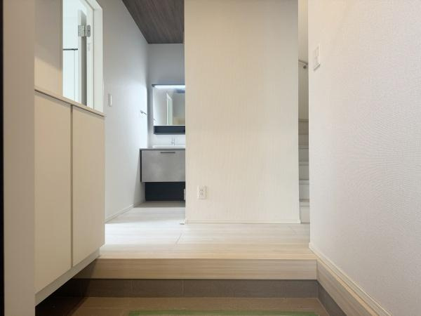 【玄関】 | 玄関回りも綺麗にまとまっています