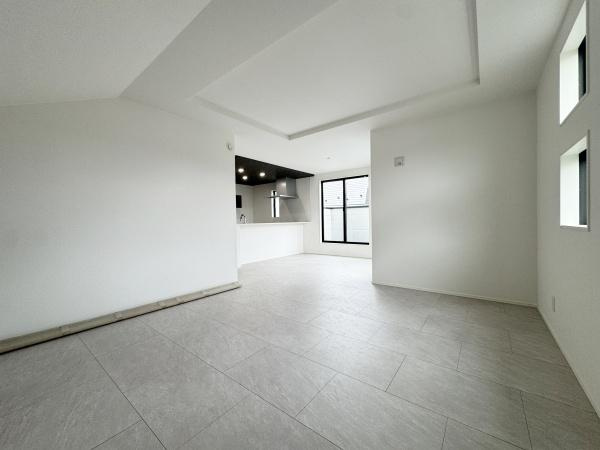 【居間・リビング】 | 白が基調の清潔感のあるリビング