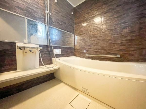 世田谷区宇奈根１丁目の中古一戸建の浴室|ゆったりとお過ごしいただけるバスルームです。心と身体の疲れを癒してくれる安らぎの空間♪