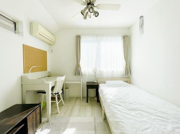 【洋室】 | 日当たりが良く気持ちの良い２階居室です♪
※空室時のイメージとなります。