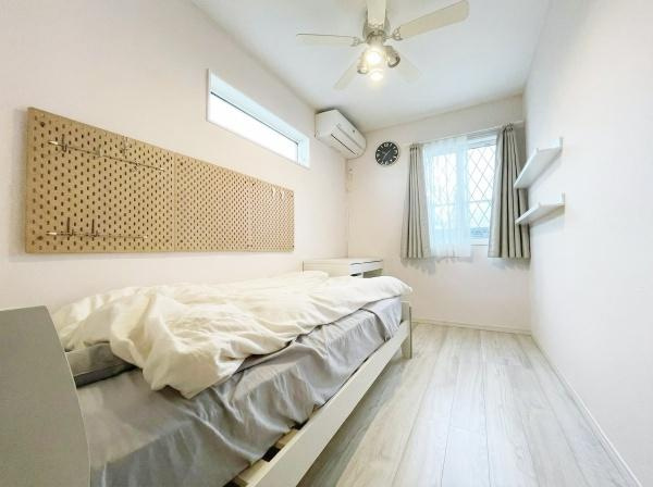 世田谷区宇奈根１丁目の中古一戸建の洋室|白とナチュラルの落ち着いた１階居室です♪
※空室時のイメージとなります。