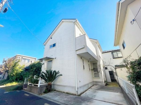 世田谷区宇奈根１丁目の中古一戸建の前面道路含む現地写真|閑静な住宅街♪
落ち着いた雰囲気と、心地の良い住環境♪♪♪