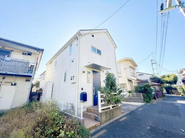 世田谷区宇奈根１丁目の中古一戸建の外観|車通りも少ない閑静な住宅地です！
