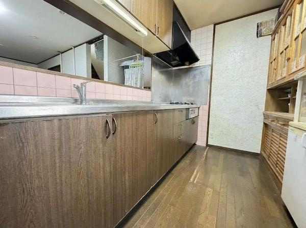 【キッチン】 | 守口市藤田町5丁目　中古戸建 | こちらの画像は、AIを用いて家具を消しております。