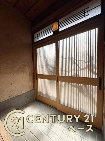 大和高田市藤森　一戸建の玄関|■現地撮影写真■すっきりとした明るい玄関が家族やお客様を迎えてくれます！