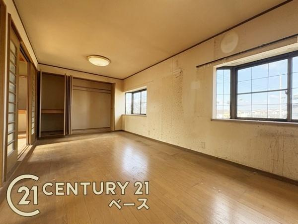 大和高田市藤森　一戸建の洋室|■現地撮影写真■広々とした洋室約９帖です！