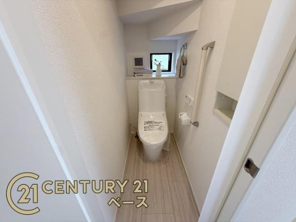 奈良市あやめ池北３丁目の新築一戸建のトイレ|■現地撮影写真■清潔感ある綺麗なお手洗いです！