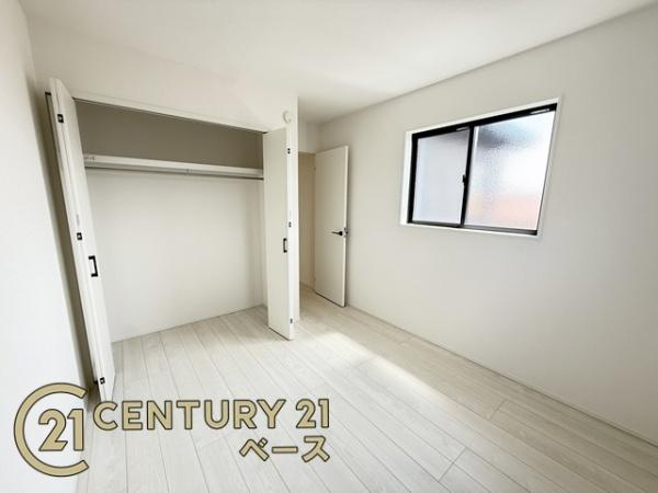 奈良市あやめ池北３丁目の新築一戸建の洋室|■現地撮影写真■日当たりのよい明るい雰囲気のお部屋！