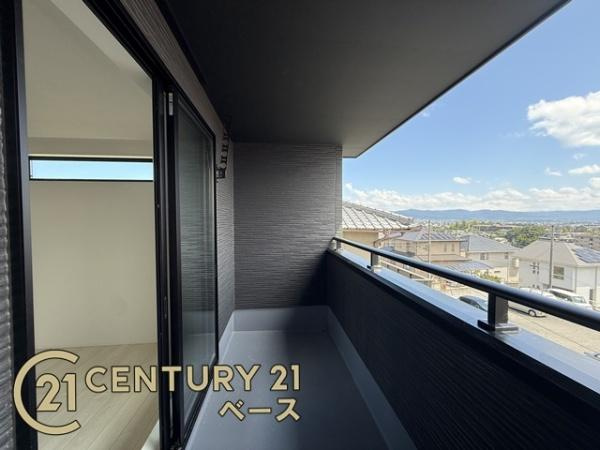 奈良市あやめ池北３丁目の新築一戸建のバルコニー|■現地撮影写真■奥行きのある広々としたバルコニー！南向きで日当たり良好です！