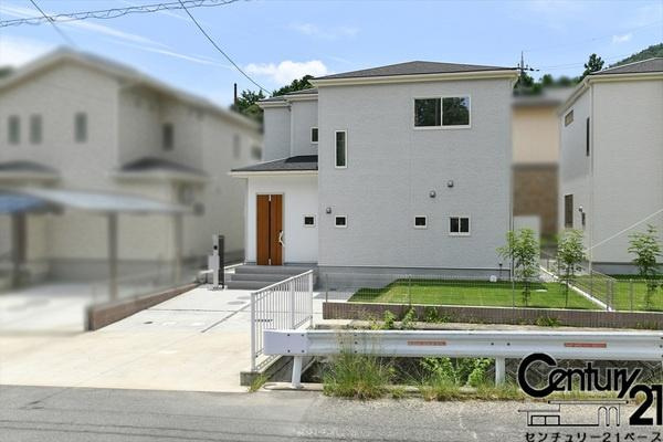 奈良市あやめ池北３丁目の新築一戸建の外観|■≪同仕様写真≫■耐震等級３！耐震性能の優れた剛床工法で建てられた邸宅！お気軽にお問い合わせください！■