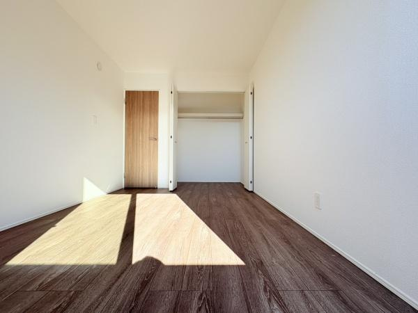 鎌倉市手広６丁目の新築一戸建の洋室