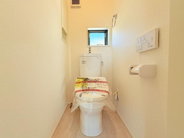 鎌倉市手広６丁目の新築一戸建のトイレ