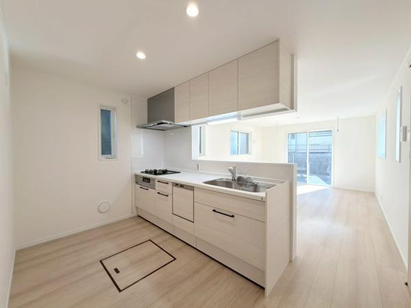 横浜市保土ケ谷区境木本町の新築一戸建のキッチン|日当たり良好です。