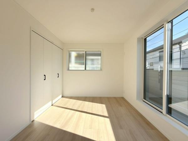 横浜市保土ケ谷区境木本町の新築一戸建の洋室|広々としたキッチンです。作業もしやすいです