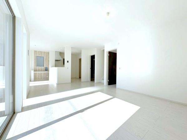 横浜市金沢区高舟台２丁目の新築一戸建の居間・リビング