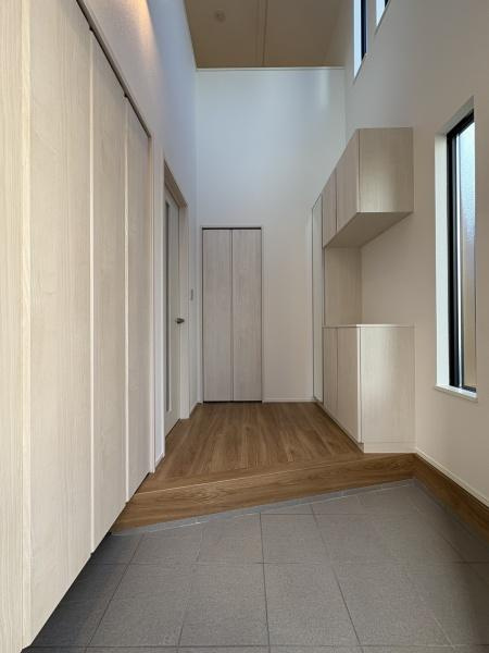 横浜市鶴見区梶山１丁目の新築一戸建の玄関
