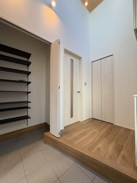 横浜市鶴見区梶山１丁目の新築一戸建の玄関