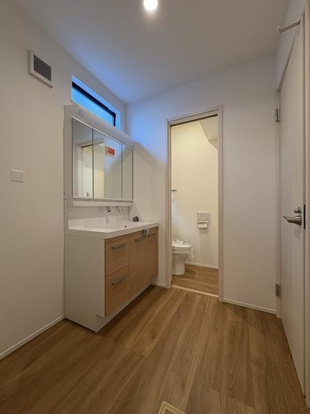 横浜市鶴見区梶山１丁目の新築一戸建の独立洗面台