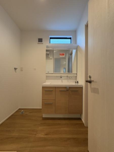 横浜市鶴見区梶山１丁目の新築一戸建の独立洗面台