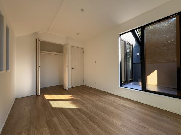 横浜市鶴見区梶山１丁目の新築一戸建の洋室