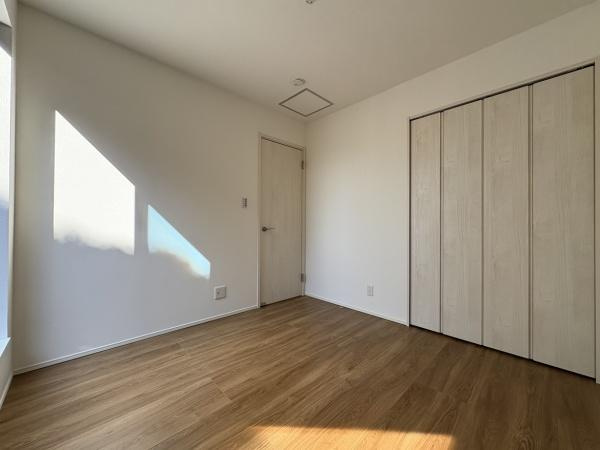 横浜市鶴見区梶山１丁目の新築一戸建の洋室