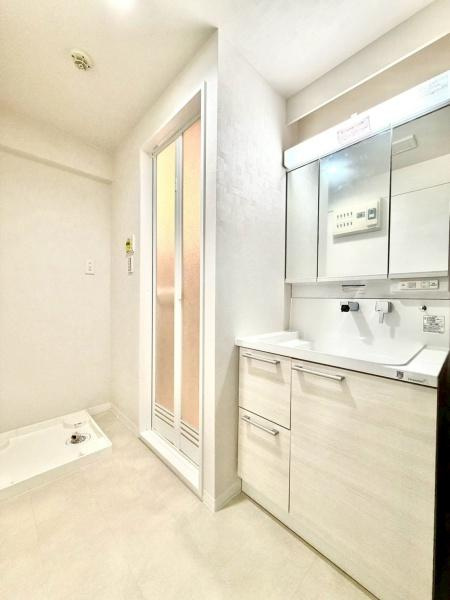 ナイスアーバン新川崎ステイツの独立洗面台|洗面室です。スペースはございますので棚など造作しても良いと思います。