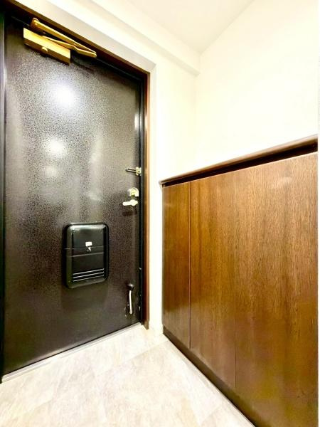 ナイスアーバン新川崎ステイツの玄関|玄関です。シューズボックス完備！上にお花やお写真など飾っても良いですよね。
