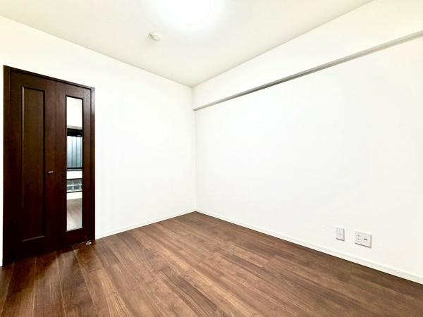 ナイスアーバン新川崎ステイツの洋室|廊下側洋室5帖です。