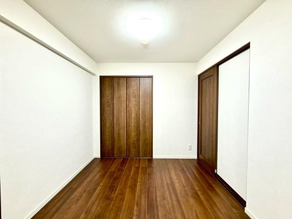 ナイスアーバン新川崎ステイツの洋室|リビング続きのお部屋4.5帖です。