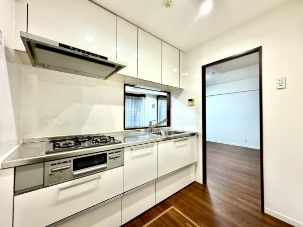 ナイスアーバン新川崎ステイツのキッチン|広々としたキッチンです。作業もしやすいです.
収納力も〇