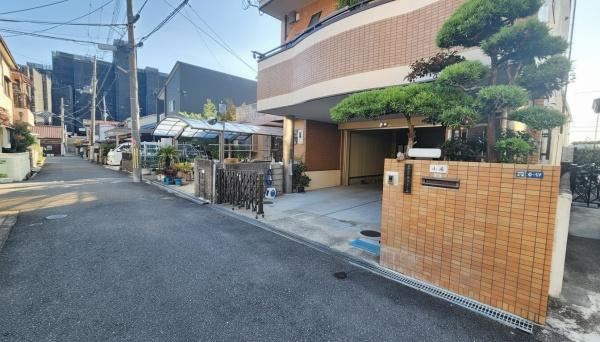 【前面道路含む現地写真】