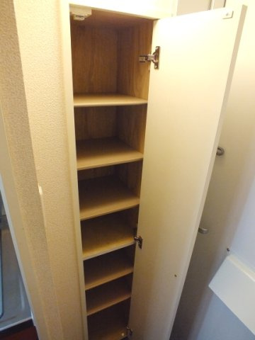 レオパレス竹山弐番館の玄関|下駄箱付き