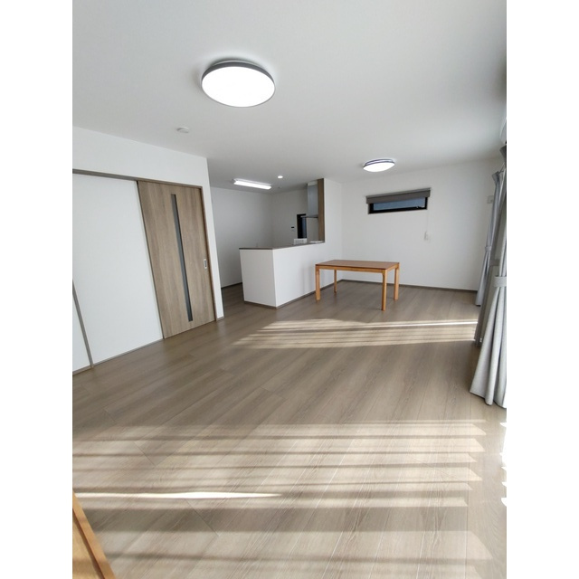 岐阜市塩町１丁目の一戸建ての居間・リビング