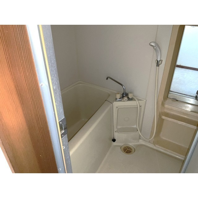 サニーハイツKの浴室|落ち着いた空間のお風呂です