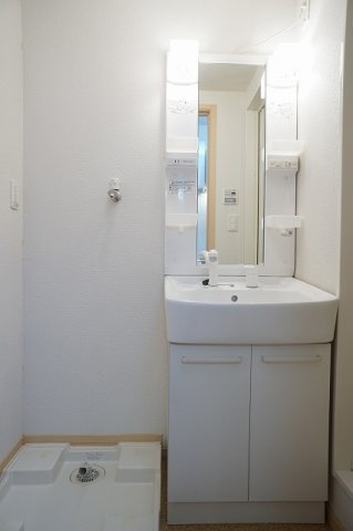 ミルト・ブリーゼの洗面所|明るい洗面所です