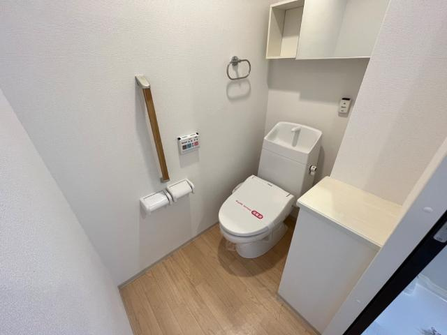 プラージュ広島駅前のトイレ|シャワー付トイレ