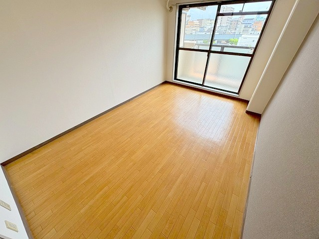 リアライズ西淡路の居間・リビング