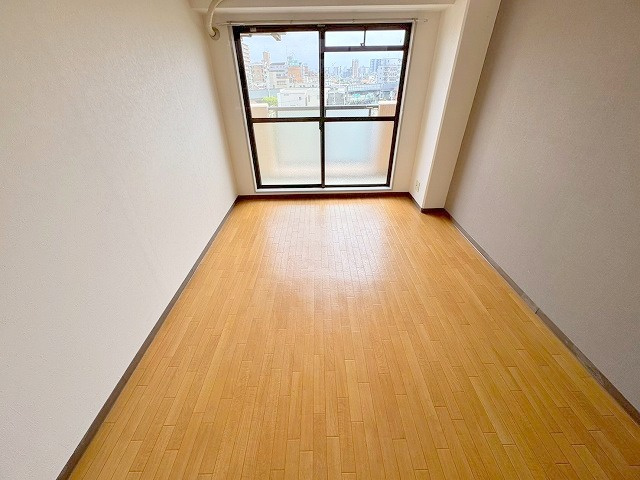 リアライズ西淡路の居間・リビング