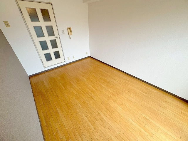 リアライズ西淡路の居間・リビング