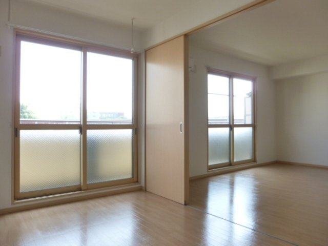 キャロルステージＩＳＨＩＩの居間・リビング|他部屋参考写真