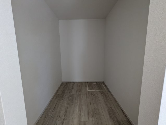 水戸市小吹町1期の収納|クローゼット内にキャストなどを置いていただき、スペースの有効活用を！（同施工物件）