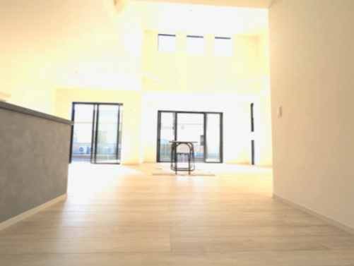 水戸市小吹町1期の居間・リビング|リビングです。いつもの団らんから家族会議までリビングはコミュニケーションの交差点♪（同施工物件）