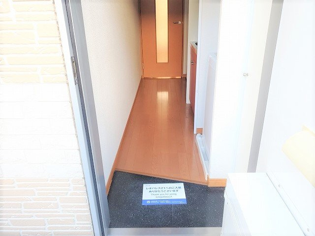 レオパレスメディオの玄関